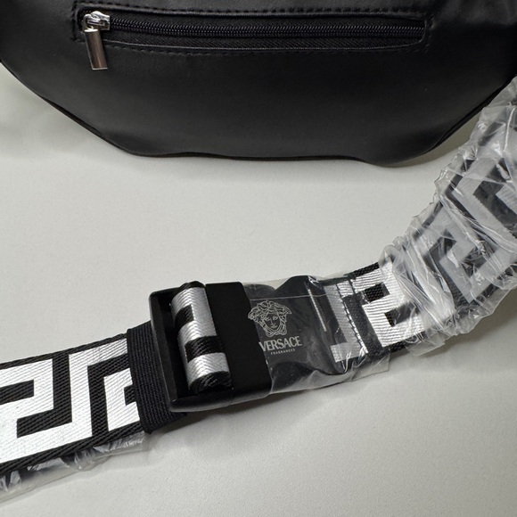 Versace brand new Luxury Belt Bag - Picture 3 of 5